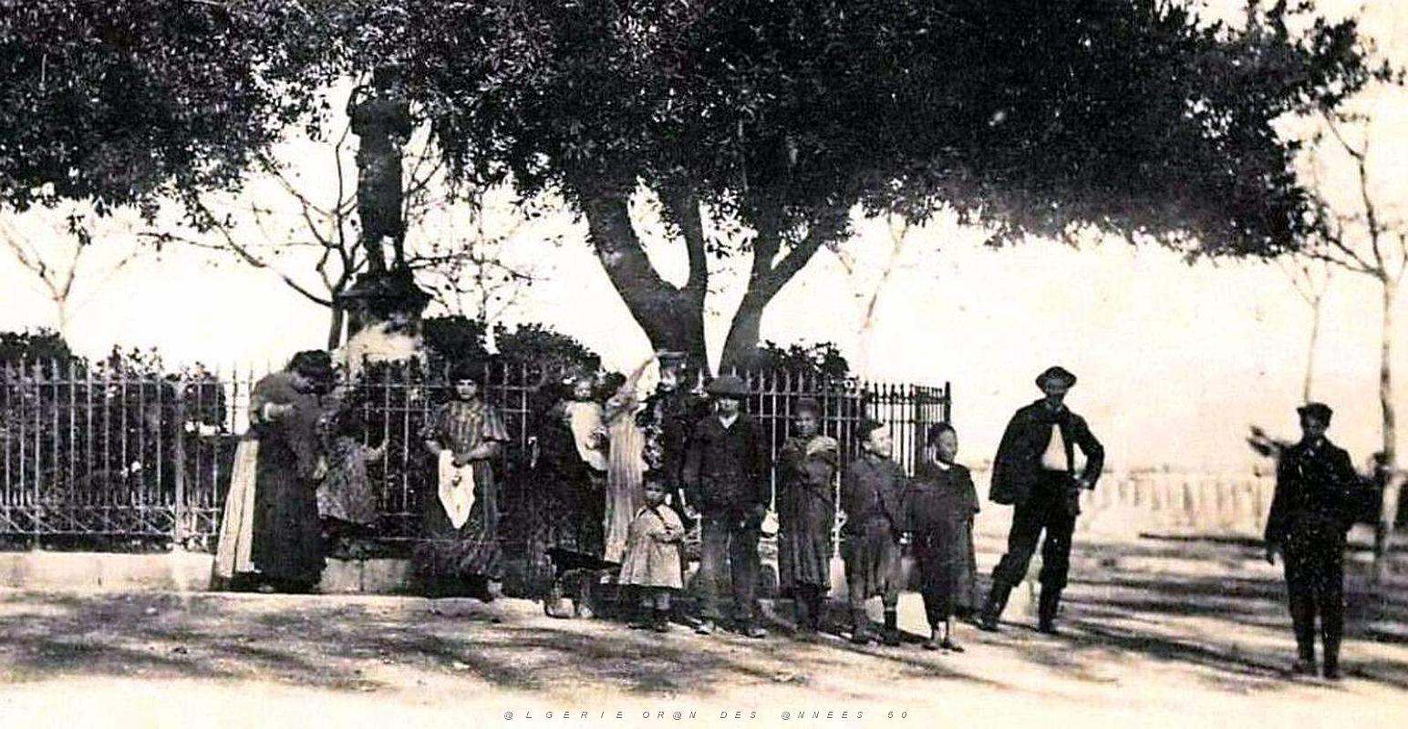 1281- Tlemcen - Place2 de la Victoire.jpg